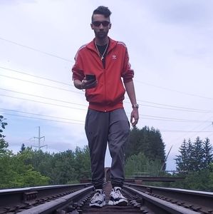 Meet your Posher, Charles